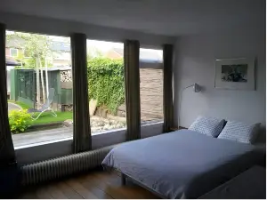 Bed & Breakfast 28 appartement met ruime tuin en gratis prive parkeren ideaal voor gezinnen