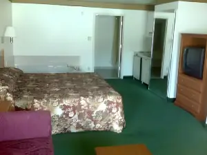 Diboll Inn and Suites