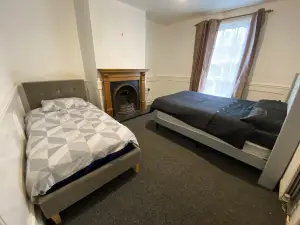 Southgate Lodge - Single/Twin, Double and Family Rooms