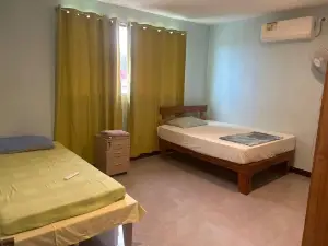 2 Beds Top Vibes Apartment next to United Nations