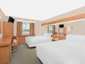 Microtel Inn & Suites by Wyndham Colfax/Newton
