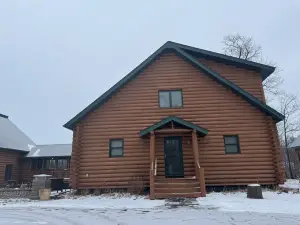 RUSTIC PERFECT FAMILY/FRIEND GETAWAY CABIN ON GOLF COURSE - CABIN #2