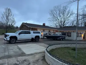 Minutes to Grenada Lake, Restaurants, and Golf Courses.