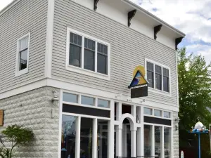 Stunning Condo in Downtown Empire!