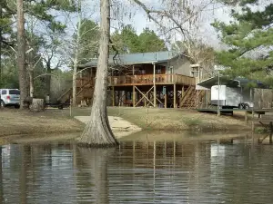 NEW WATER FRONT cabin on North Caddo Lake- private boat launch, dock, much more!