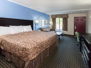 Days Inn by Wyndham Norman