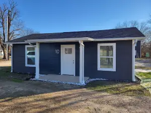 Bluebonnet Cottages by the Lake - Cabin 10