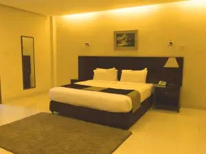 The Avenue Hotel & Suites