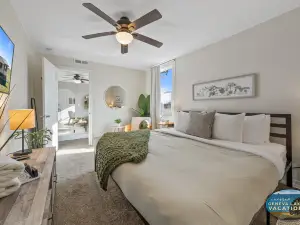 Charming Suite with Parking Near King and Queen Rooms