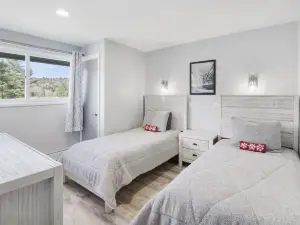 Access to Pools and Tennis Courts Near Ski Slopes - Cozy Retreat