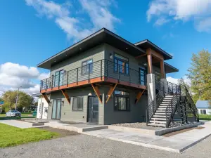 Colony Suites