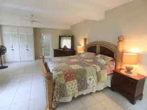 Spacious One Bedroom Apartment in Palmiste