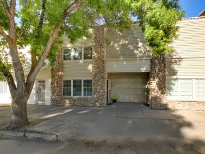 Main Street Townhome - 12 Miles to Bear Lake!