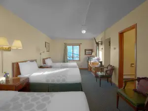 愛飯店銀街 by OYO at 赫爾利 WI