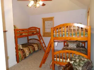 Great Sacandaga Lake House In Adirondacks