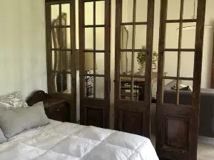 Vive el campo en esta relajante casa construida en un antiguo Haras de caballos