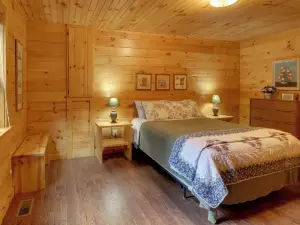 Serene and Secluded Alabama Cabin with Covered Deck!