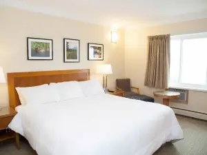 Twin Pine Inn & Suites
