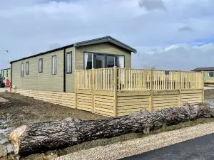 Brand New 2022 Stunning 2-Bed Lodge with Hot Tub