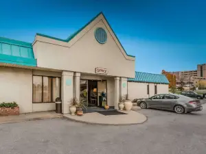 Horseshoe Curve Lodge