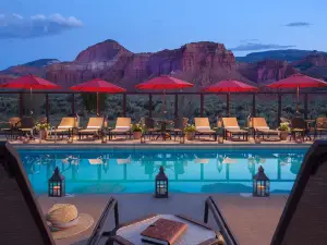 แคปิตอล รีฟ รีสอร์ท