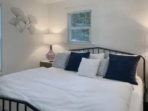 North Bend Downtown Cottage