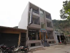 OYO 29072 Hotel Midway