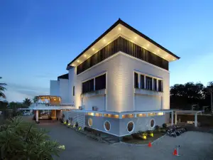 Helios Hotel & Convention