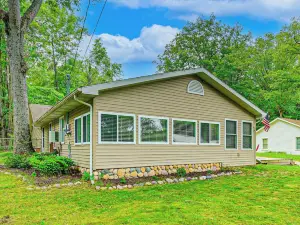 2 Fire Pits & Lake Access: Cozy Mecosta Getaway!