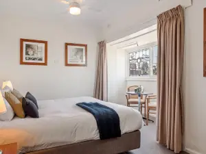 The Metropole Guesthouse