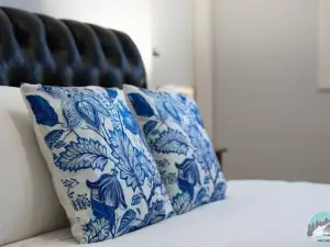 Aircabin - Fairfield - Modern - 6 Bedrooms House