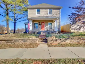 Apartment Half-mi to Downtown Guthrie!