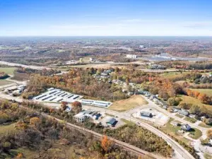 4Br, 3Bath for 11, Near Ark, Plenty of Free Parking