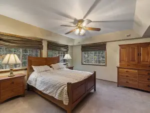 Fun Family Cabin in the Heart of the Lost Sierra w/ BBQ, Games and Tons of Space