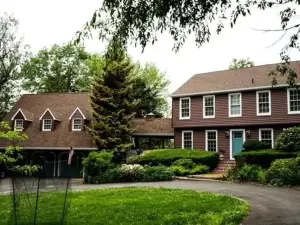 Secluded Private Guesthouse - Doylestown Twp