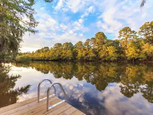 BRAND NEW - Peaceful Waterfront  -  5 Minutes From Caddo State Park!