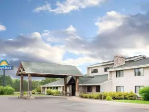 Moose Lake Lodge & Suites