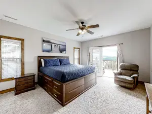 Norris Lake condo with boat slip, fast Wi-Fi, deck, mountain and lake views