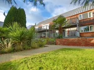 The Oaklands Hotel