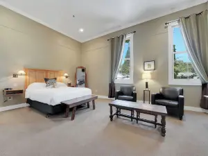 Hanford House Inn