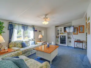 Serene Home 2 Decks, 3 Mi to Blue Ridge Pkwy