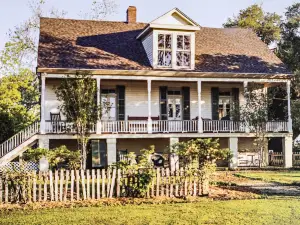 Vintage Louisiana Vacation Rental Home