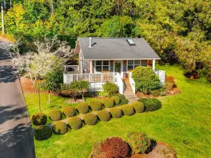 The Hammersley Luxury Waterfront Estate!