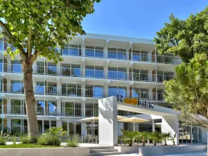 Ibis Styles Golden Sands Roomer Hotel