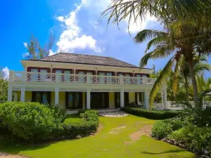 Alfred House & Cottage 6 Bedroom Home