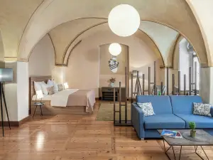 3 Epoques Apartments by Adrez