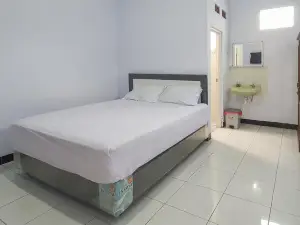 Angrumba Family Homestay near RSUD Caruban Mitra RedDoorz