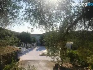 One Bedroom Bungalow with Private Pool Enclosed Garden and Wifi at Madrigueras
