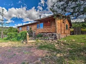 Peaceful Ranch Cabin, 3 Mi to Becker Lake!