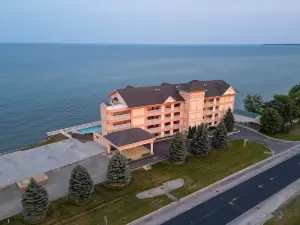 Stunning Vacation Rental on Lake Huron w/ Balcony!